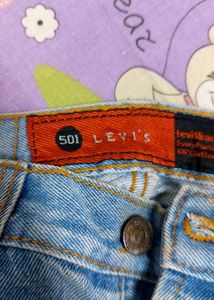 Levi&#39;s Light Wash Jeans