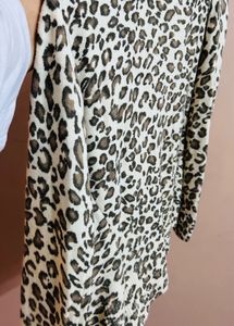 Leopard print woolen fitted top