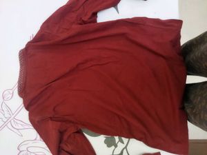Selling Maroon Van Heusen Tshirt For Men In ₹300