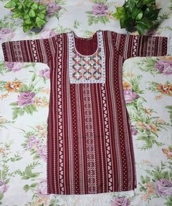 Women Rayon Straight Kurta(Maroon Color)