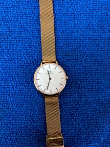 Daniel Wellington Petite White Dial Round Case Qua