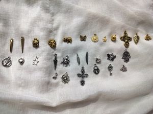 25+ Mix Charms (Gold & Silver) Random Design