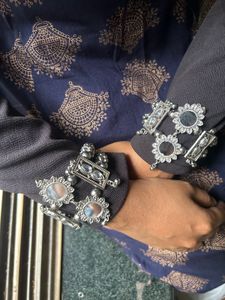 Oxidised round floral mirror openable bracelet