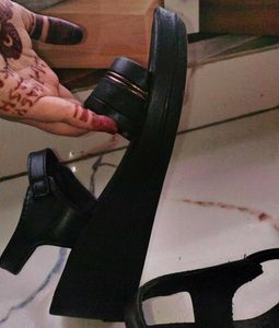 Woman Black Sandals