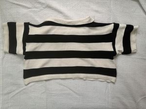 Striped knit top🖤
