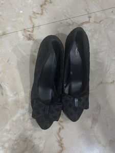 Used Black Heels Size 3 In Good Condition
