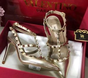 Valentino Rockstud Heels✨