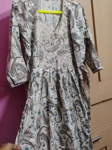 Elegant Paisley Print Kurta