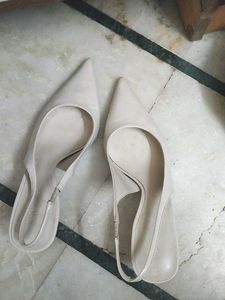Latest women fashion heel sandal color cream  beli