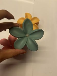Flower Hair Claw Clips - 3 Pack