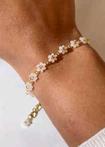 🎀 Stunning Daisy Bracelet