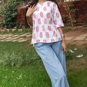 JEANS AND KURTI COMBO WOMAN