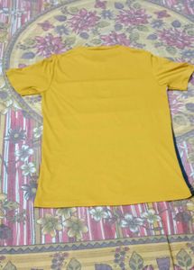 men cargo denim trouser and t-shirt