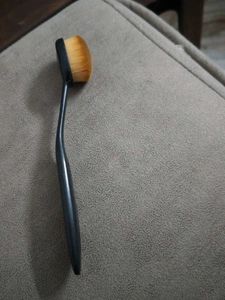 Oval Makeup Brush
