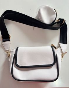 🌷🖤🤍Gorgeous Black &amp;white Sling Bag 😎🍀💕