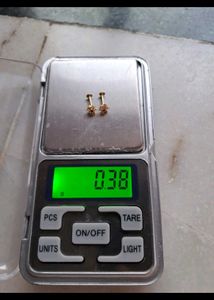 22c Gold Shaining Studs With Hall Mark