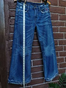 Low waisted denim jeans