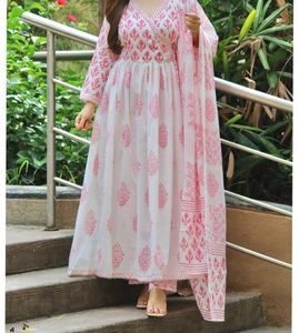 Women Cotton Dupatta Sets