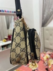 Gucci Printed Chain Detailed Shoulder Handbag