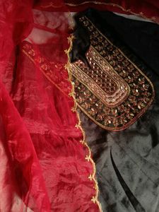 Black Suit With Maroon Duppatta
