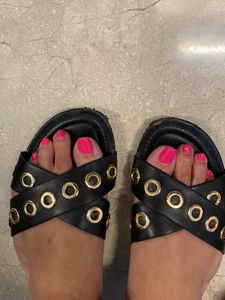 Black Sandels