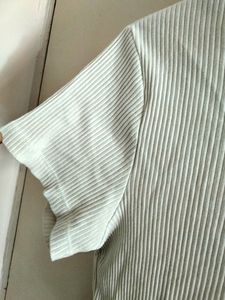 UNIQLO CROP TOP