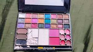 Miss Gold 37 Colour Eyeshadow Palette