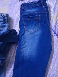4 Dress 2 Denim Pant Benetton 1 Shirt One T- Shir