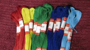 Crochet threads of 5 different colours