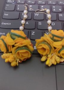 Pack Of Two Yellow Artificial Flower Maang Tikka