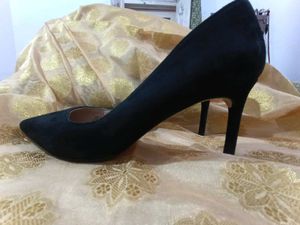 H&amp;M Pure Suede Leather Pumps 3Inches