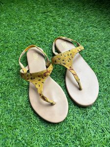 Taavi Floral Sandals