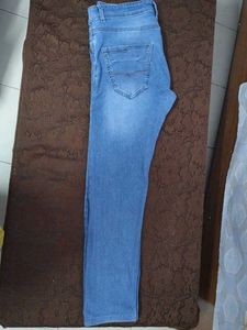 Blue Jeans Ke Sath White Shirt Free