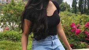 Women Deep Neck Top