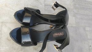 Balck Heels!!!!Must Grab