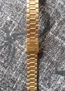 VINTAGE GOLD WATCH