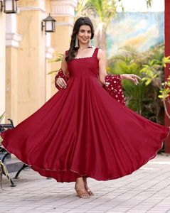 New/Unused Embroidered Satin Sleeveless Gown Set