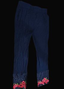 2 Pairs of Women&#39;s Pants