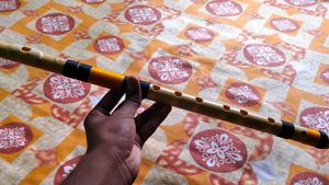 Radhe Flutes PVC Fiber C Natural Bansuri Middle