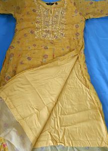 Floral Embroidered Kurta