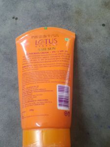 Lotus Herbals Safe Sun SPF 20