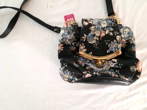 Black Floral Printed Sling Bag (Women&#39;s)