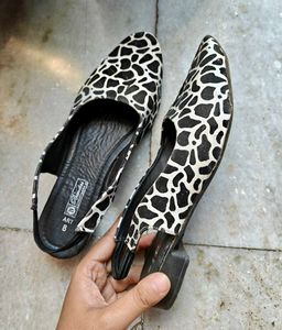 Zebra Print Ballerina Shoes – Chic &amp; Trendy!