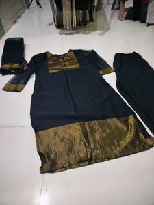Kurta Set With Chuni