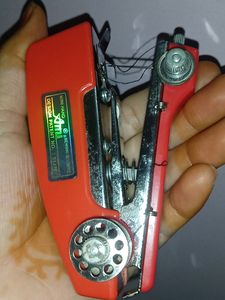 Small sewing machine