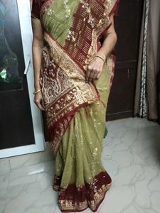 GentlyUsed Burgundy&amp;GoldEmbroidered Saree WithBlou