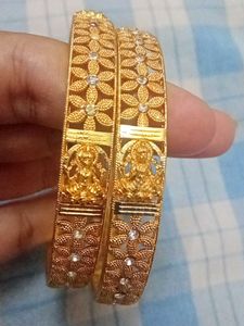 Free Jhumka For Golden Bangle