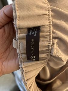 Elegant Beige Shorts