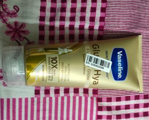 Vaseline Gluts Hya Serum In Lotion (Flawless Glow)