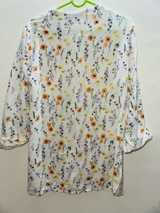 New ‼️ White Floral Tunic L